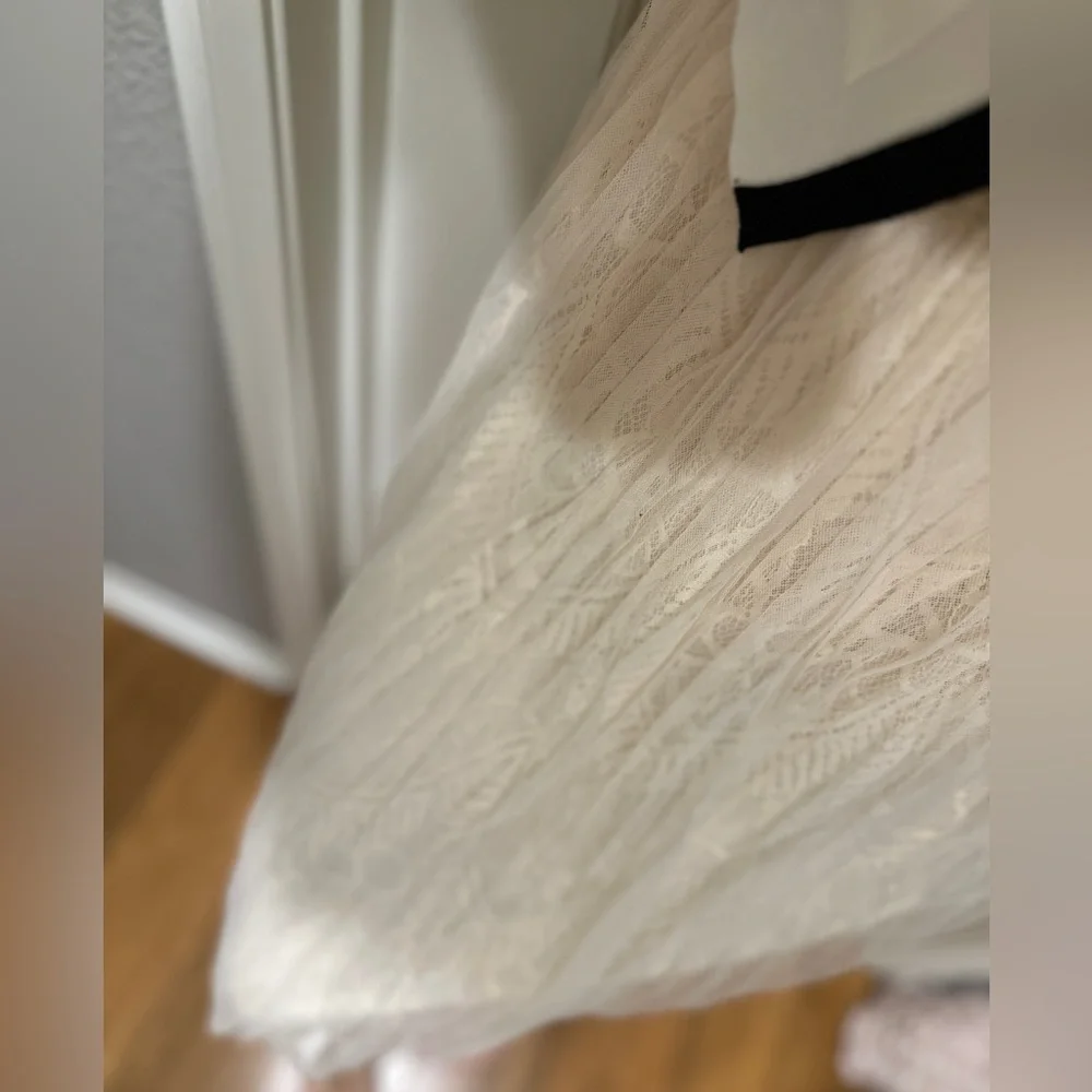 Laced midi light pink skirt - Picture 3 of 4